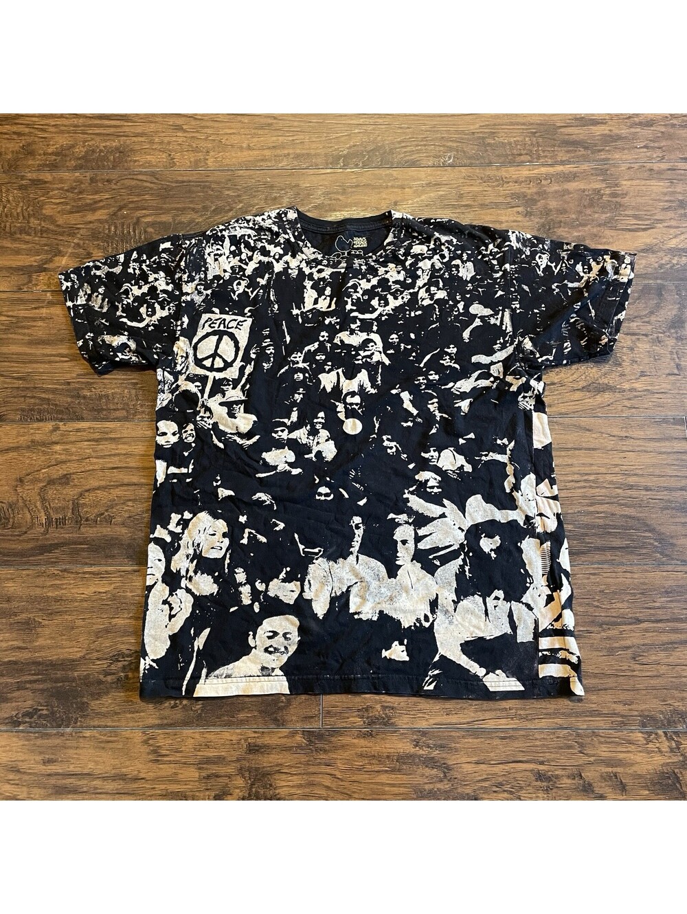 Woodstock - All- Over Print. 2009 Black & Brown Shirt Size Large